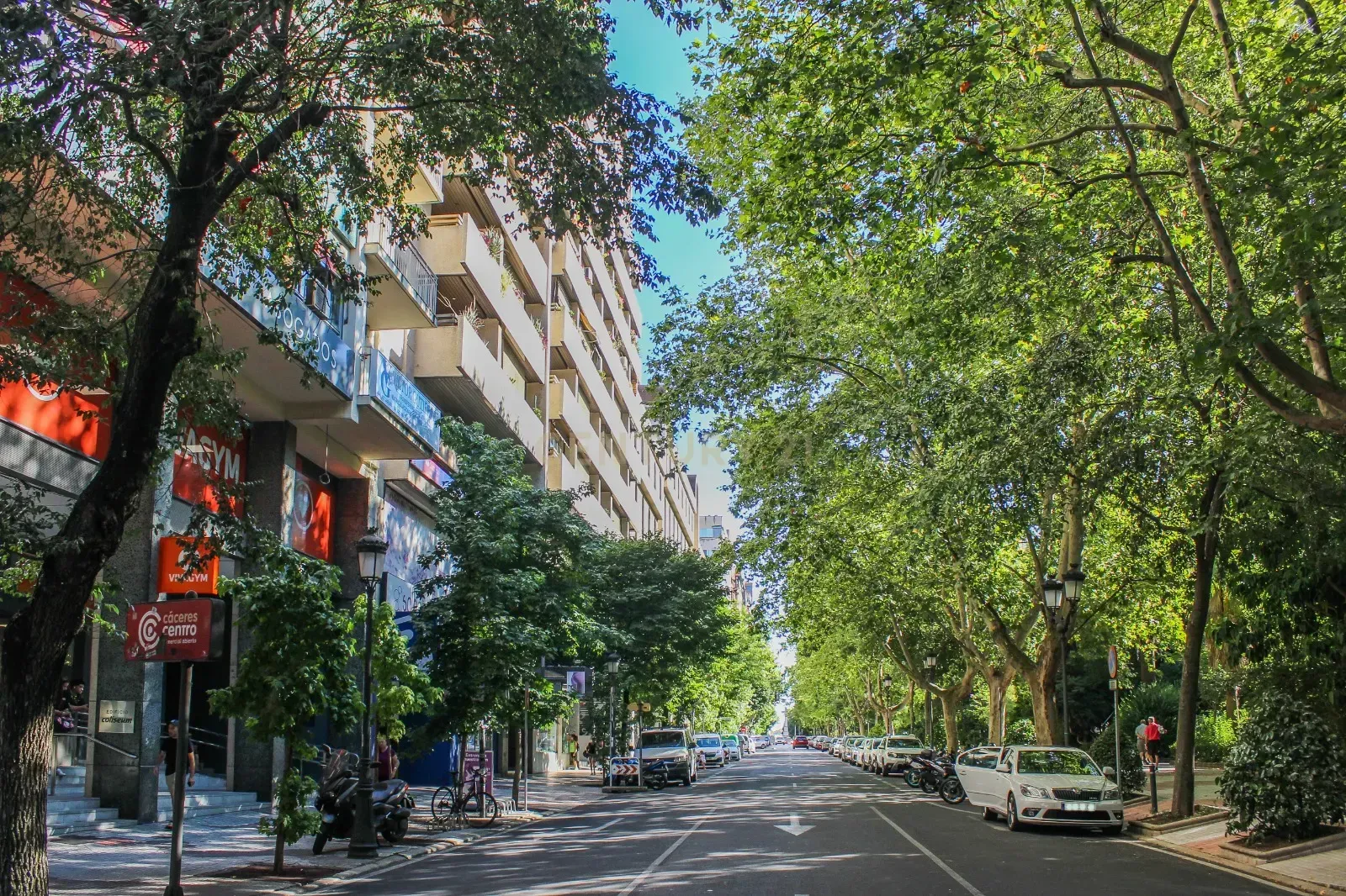 Außenansicht von Büro zum Verkauf in Cáceres Capital mit Klimaanlage und Abstellraum