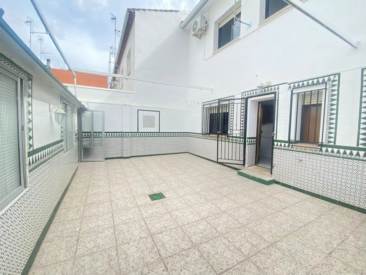 Vista exterior de Casa o xalet en venda en Valdepeñas, Ciudad Real