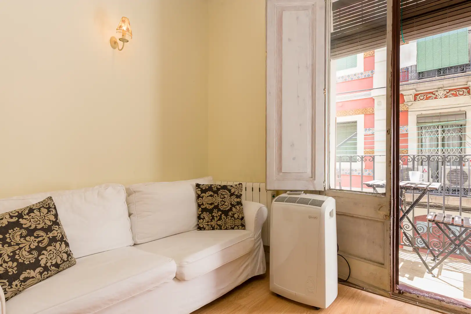 Bedroom of Apartments for sale in Barcelona