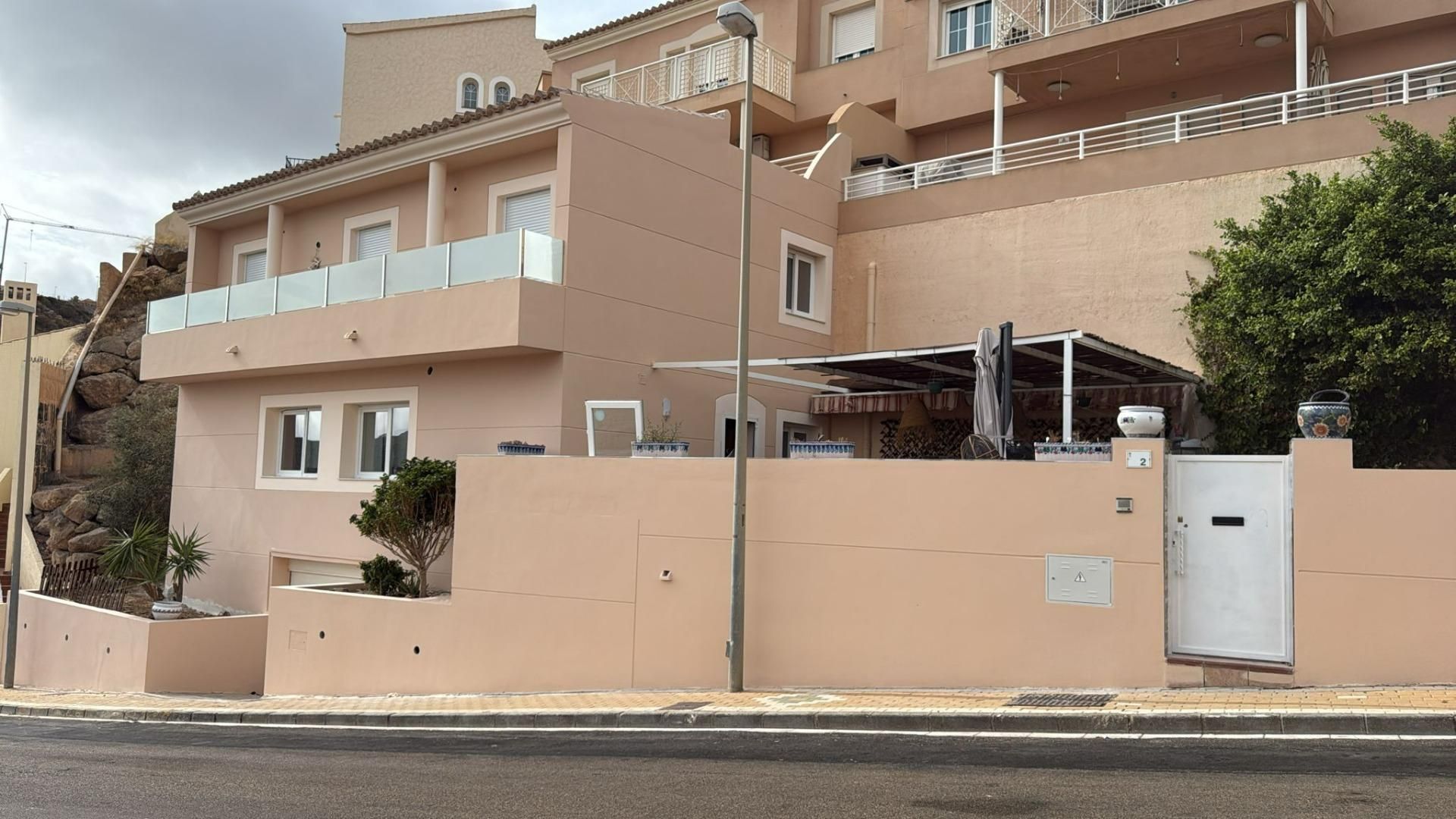 Vista exterior de Casa adosada en venda en Vícar amb Aire condicionat, Calefacció i Jardí privat