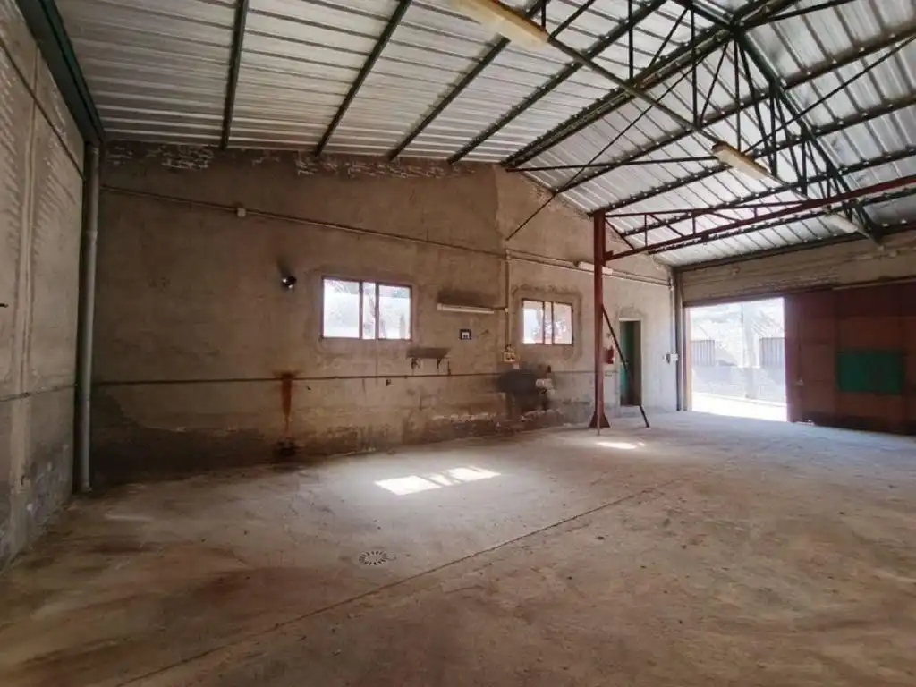 Nau industrial en venda en La Puebla de Montalbán