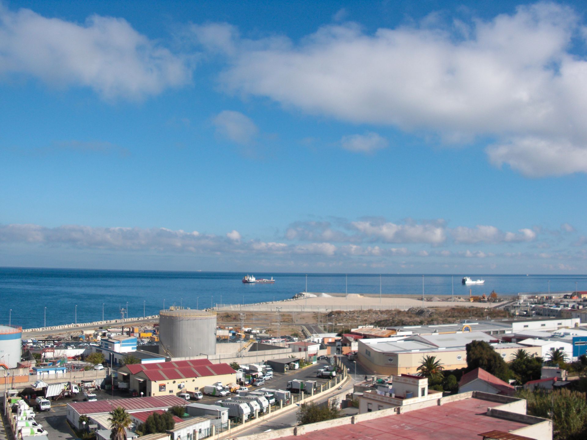 Vista exterior de Pis de lloguer en  Ceuta Capital amb Terrassa, Moblat i Forn