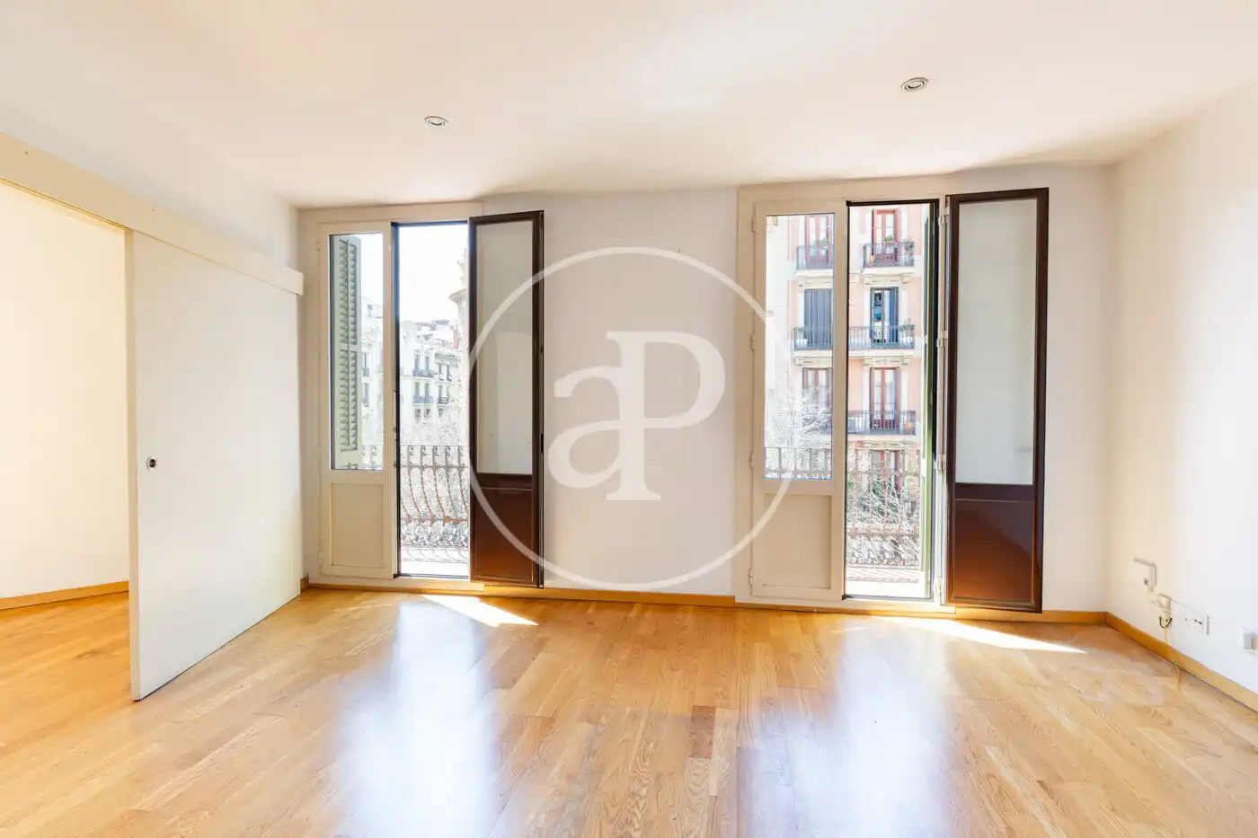 Schlafzimmer von Wohnung zum Verkauf in  Barcelona Capital mit Klimaanlage, Heizung und Balkon