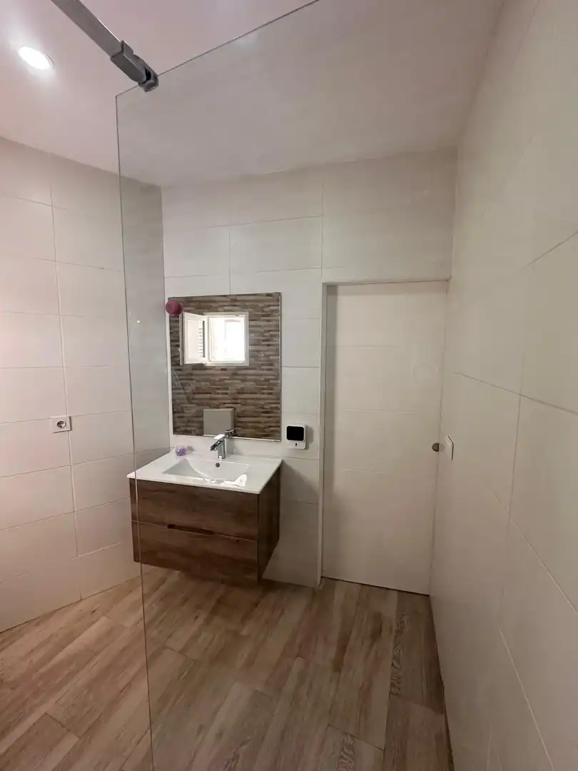 Badezimmer von Erdgeschoss zur Miete in Torrent mit Klimaanlage, Heizung und Terrasse