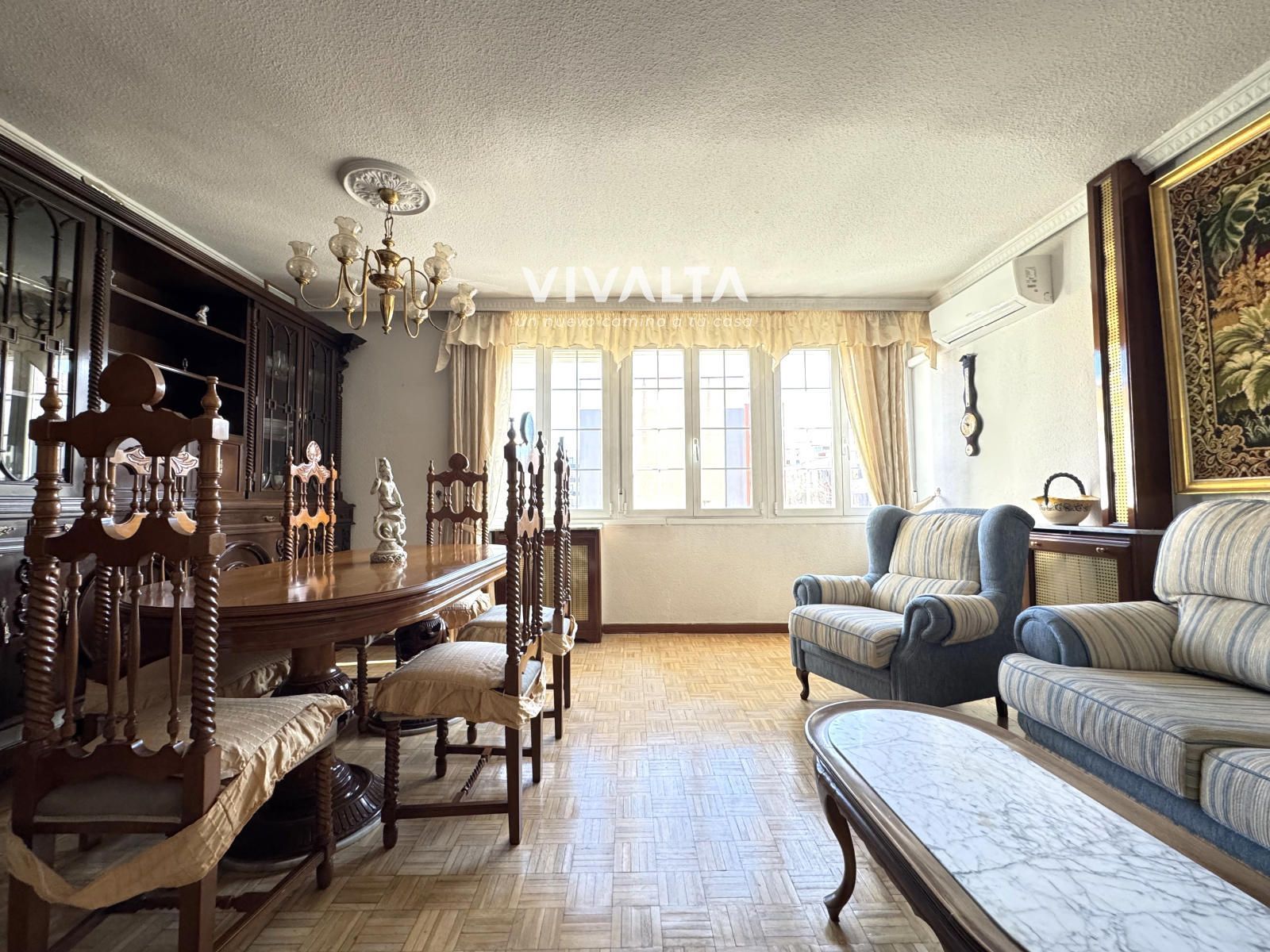 Sala d'estar de Pis en venda en  Madrid Capital amb Aire condicionat, Calefacció i Moblat