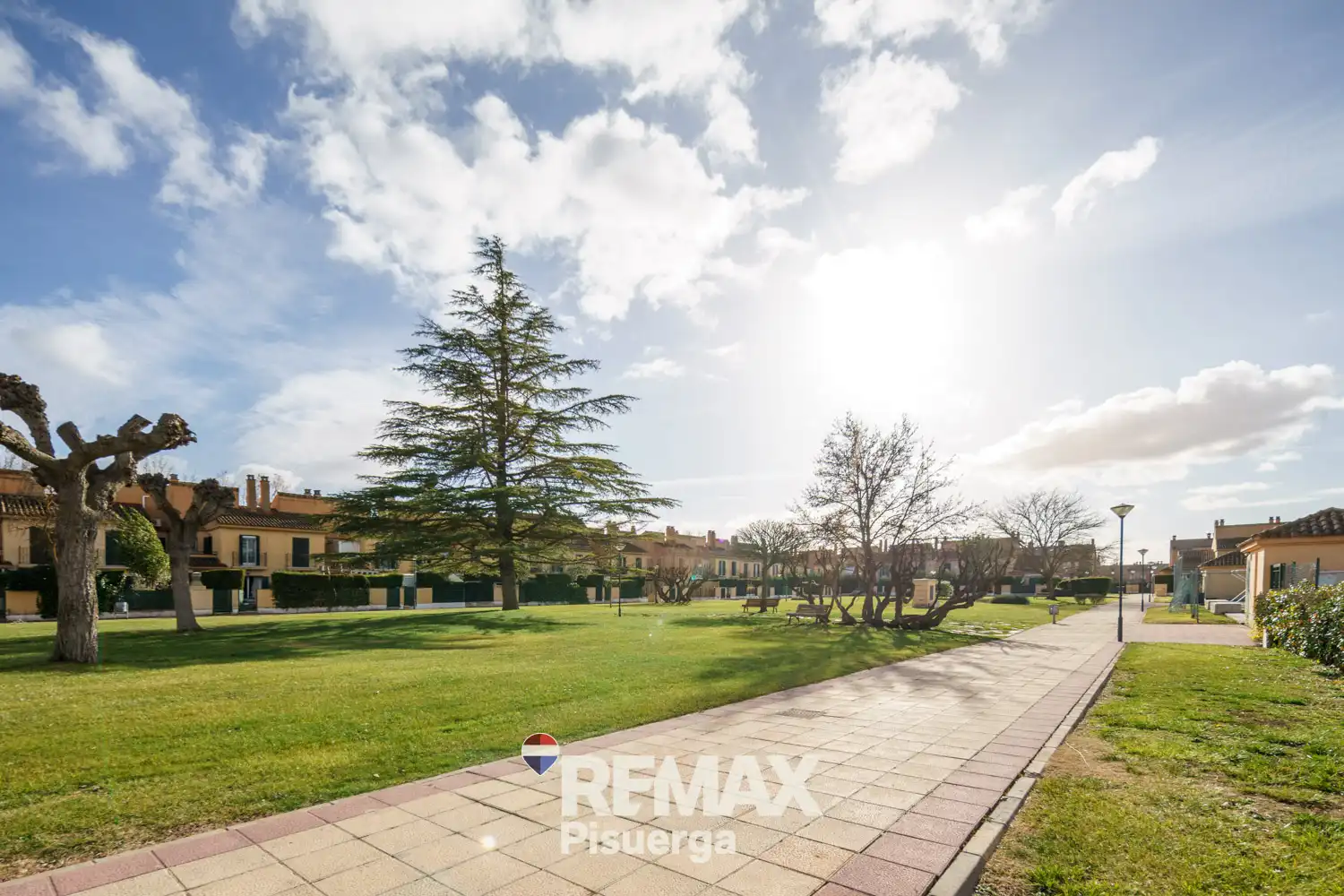 Vista exterior de Casa o chalet en venta en Simancas con Calefacción, Terraza y Trastero