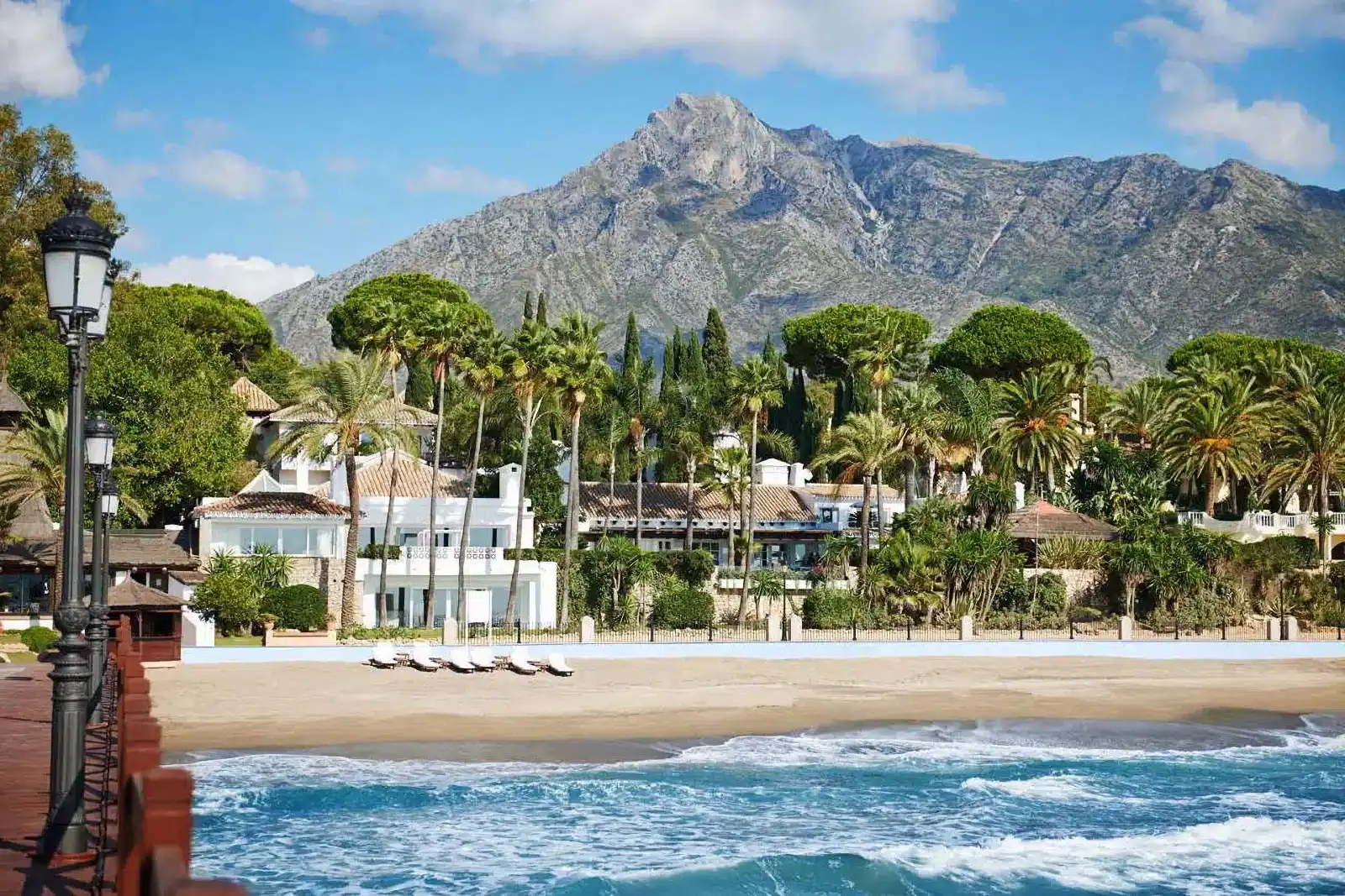 Vista exterior de Estudi en venda en Marbella amb Aire condicionat, Moblat i Sauna