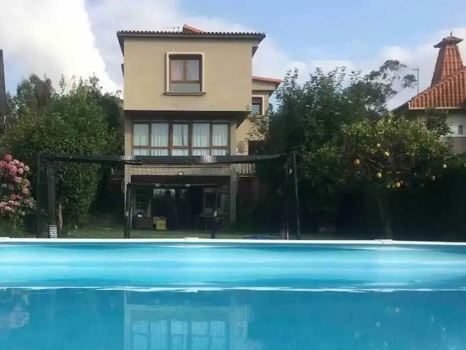 Piscina de Casa o xalet de lloguer en Vigo  amb Piscina i Balcó