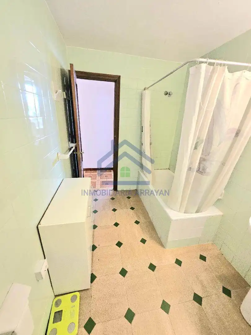 Baño de Piso en venta en Granada con Terraza y Amueblado