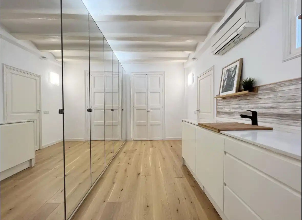 Schlafzimmer von Wohnung zum Verkauf in Barcelona mit Parkett, Terrasse und Abstellraum