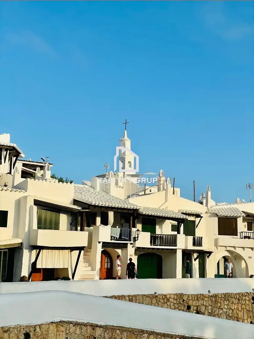 Vista exterior de Pis en venda en Sant Lluís amb Calefacció i Jardí privat