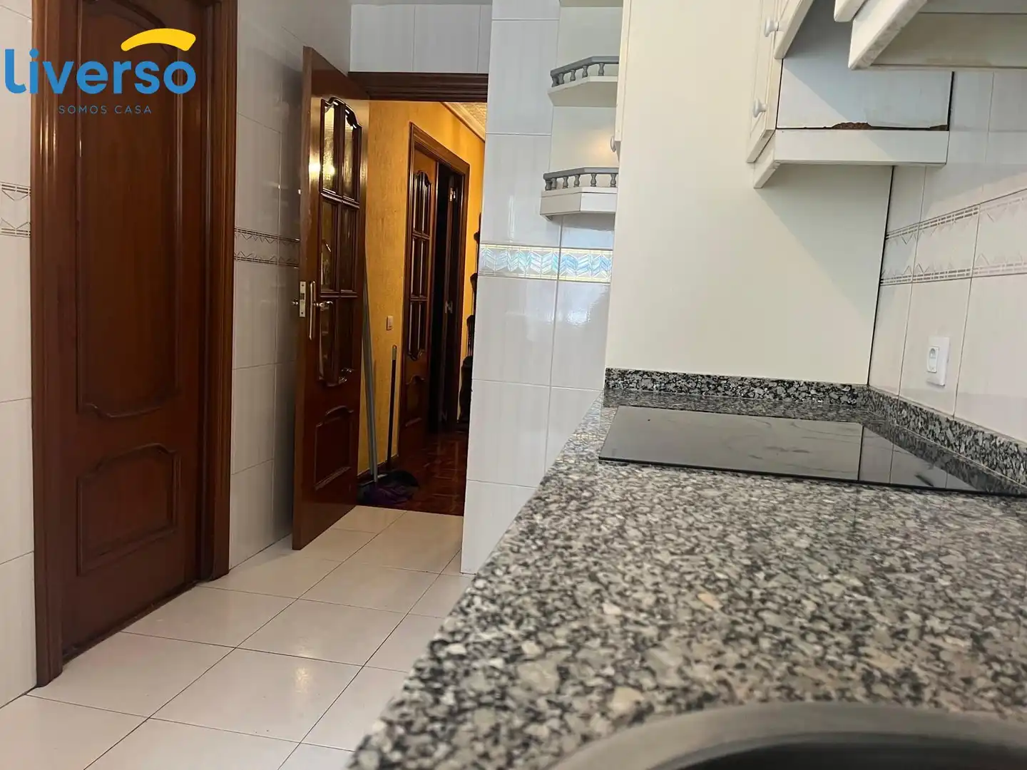 Room in Avenida DEL VENA, Reyes Católicos