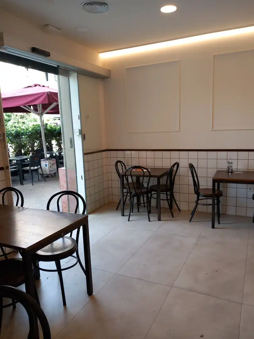 Local comercial en alquiler en Eixample, imagen 2