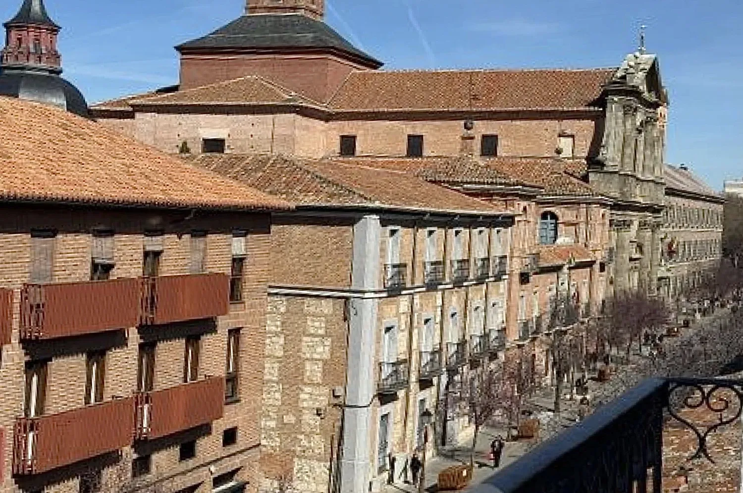 Vista exterior de Apartament de lloguer en Alcalá de Henares amb Calefacció, Terrassa i Forn