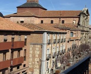 Vista exterior de Apartament de lloguer en Alcalá de Henares amb Calefacció, Terrassa i Forn