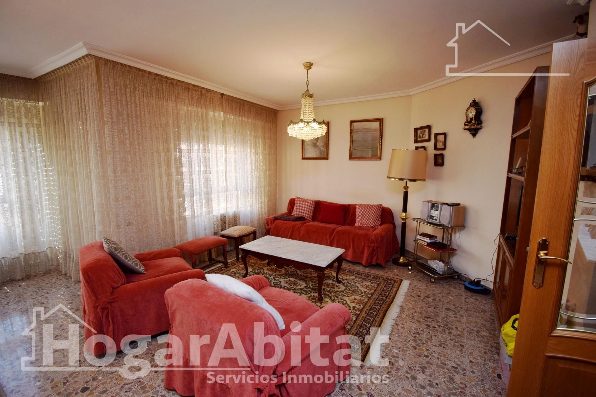 Sala d'estar de Pis en venda en Castellón de la Plana / Castelló de la Plana amb Calefacció, Balcó i Alarma