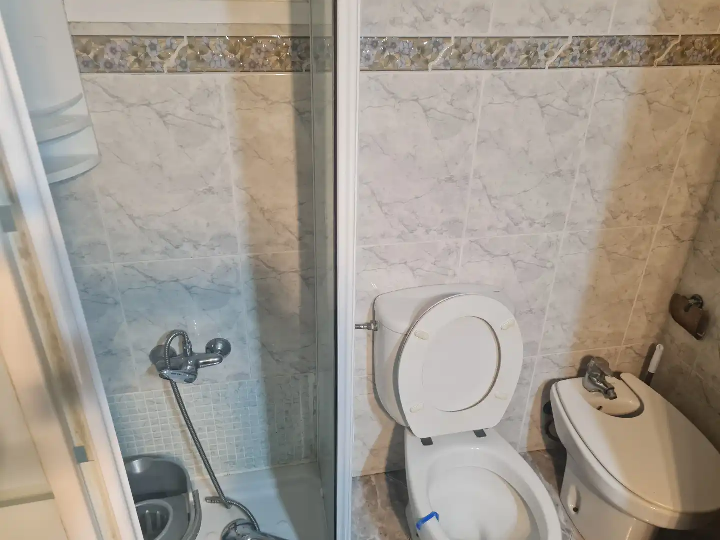 Bathroom of Flat for sale in Málaga  with Terrace and Furnished