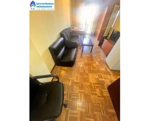 Sala d'estar de Apartament de lloguer en Salamanca Capital amb Balcó