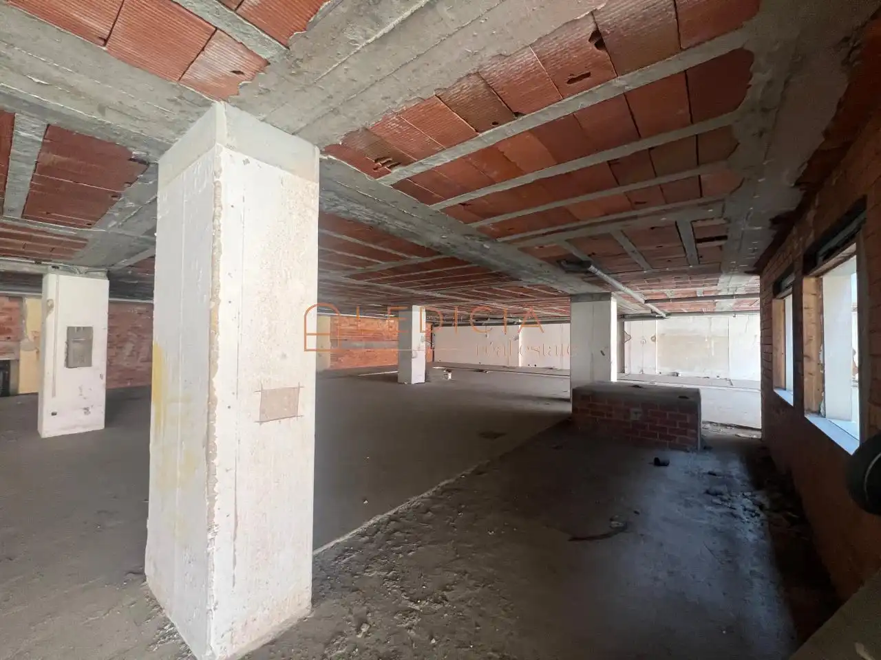 Local comercial de lloguer a Pi y Margall, imagen 6