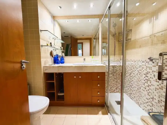 Bathroom of Flat for sale in Montgat  with Air Conditioner, Heating and Parquet flooring