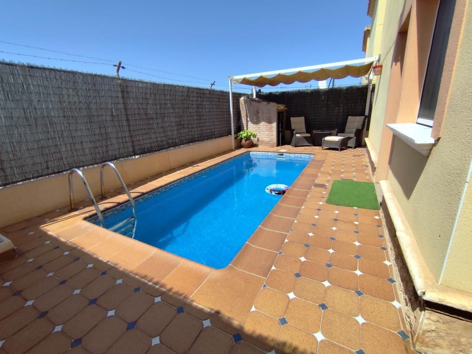 Swimming pool of House or chalet for sale in Torrevieja  with Air Conditioner, Private garden and Terrace
