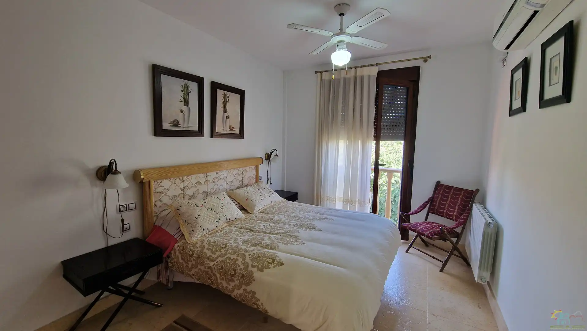 Schlafzimmer von Einfamilien-Reihenhaus zum Verkauf in Diezma mit Klimaanlage, Heizung und Privatgarten