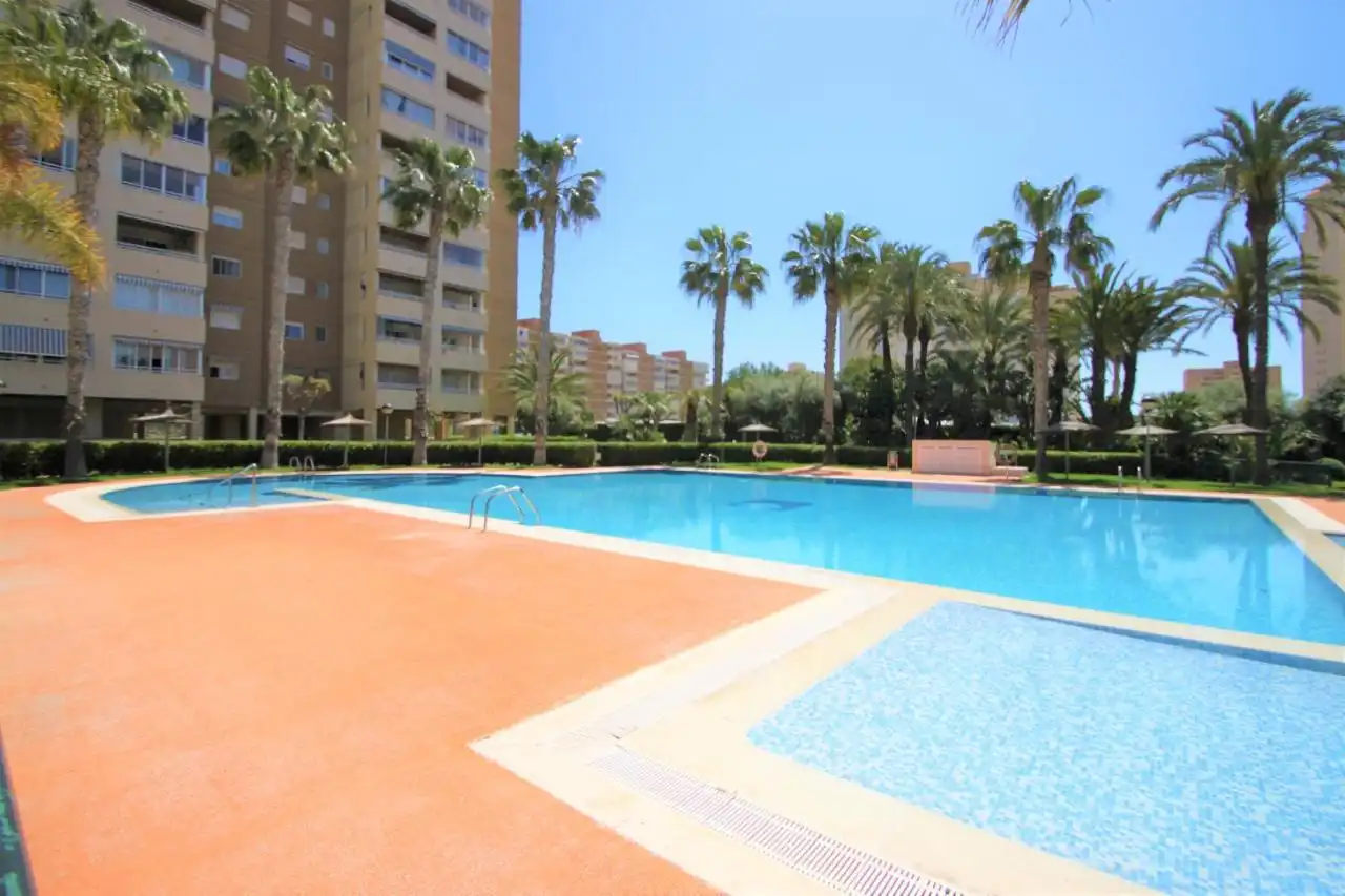 Schwimmbecken von Wohnungen zum Verkauf in El Campello mit Klimaanlage, Heizung und Parkett