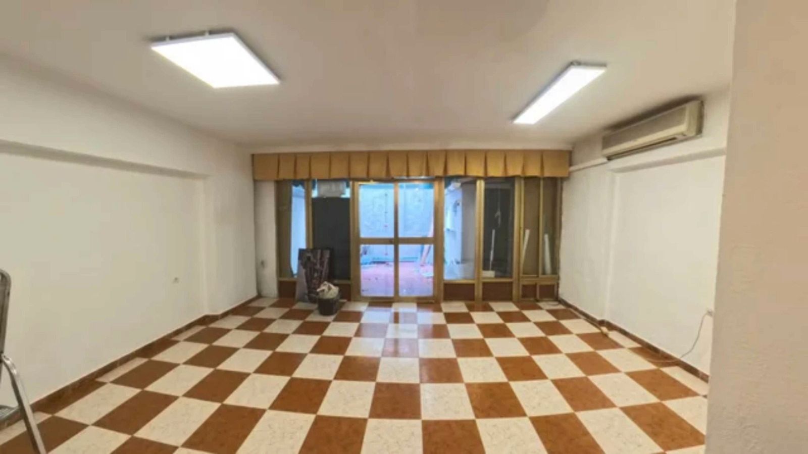 Pis en venda a Calle del Alcalde de la Cruz Ceballos, Ciudad Jardín - Zoco, Poniente-Sur