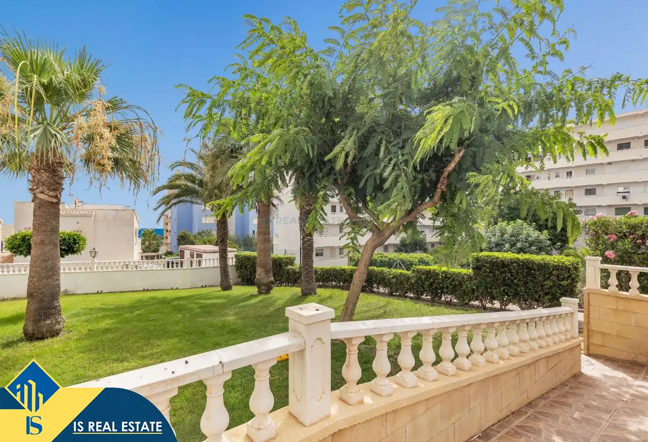 Vista exterior de Estudi en venda en Torrevieja amb Calefacció, Moblat i Rentadora