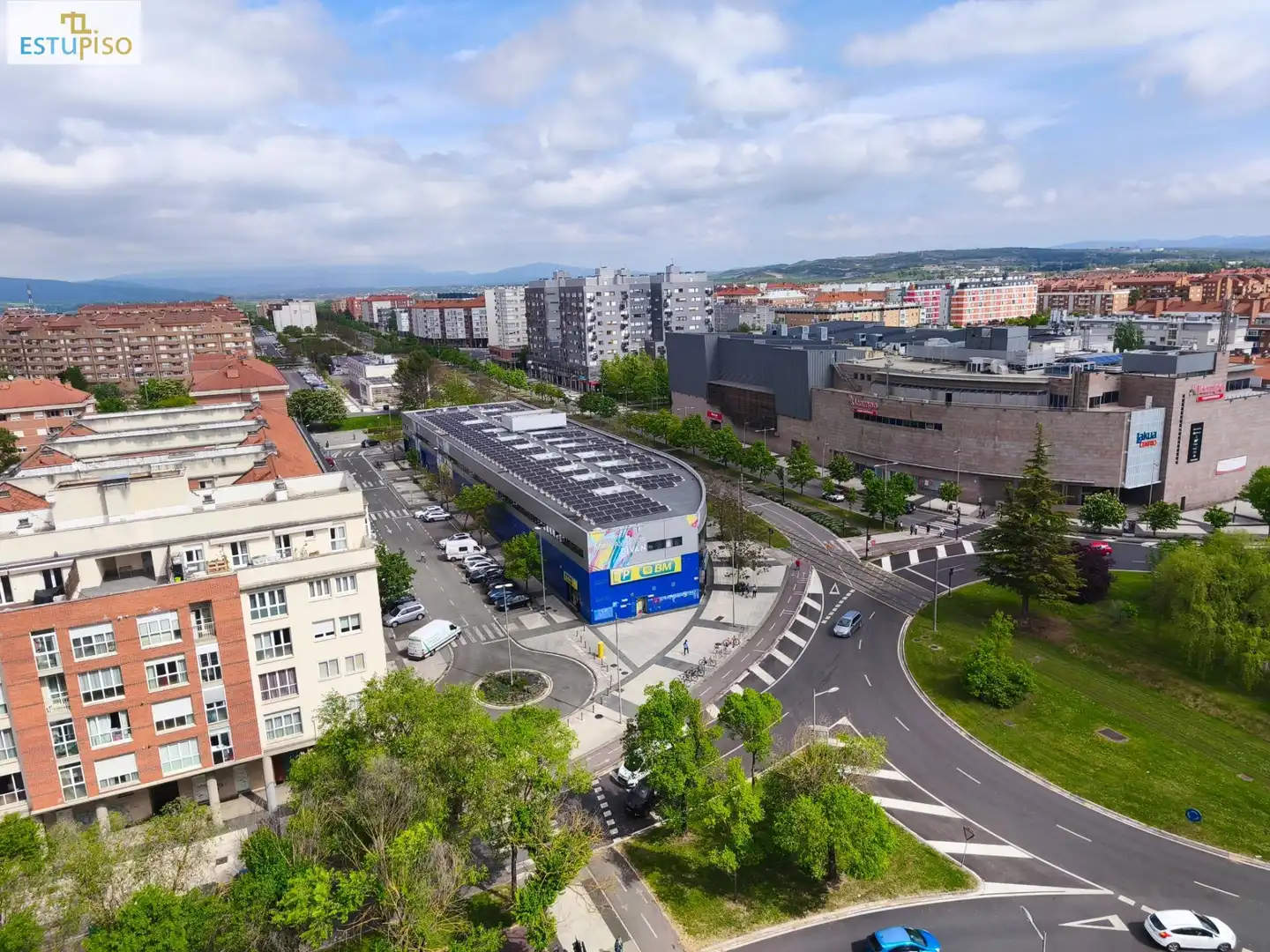 Vista exterior de Pis en venda en Vitoria - Gasteiz amb Calefacció, Parquet i Terrassa