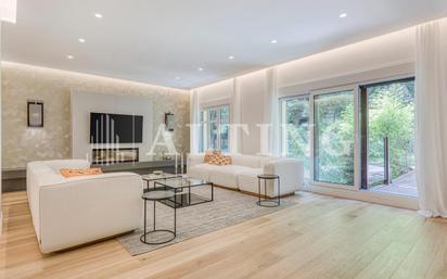 Living room of Flat for sale in  Barcelona Capital  with Air Conditioner and Terrace