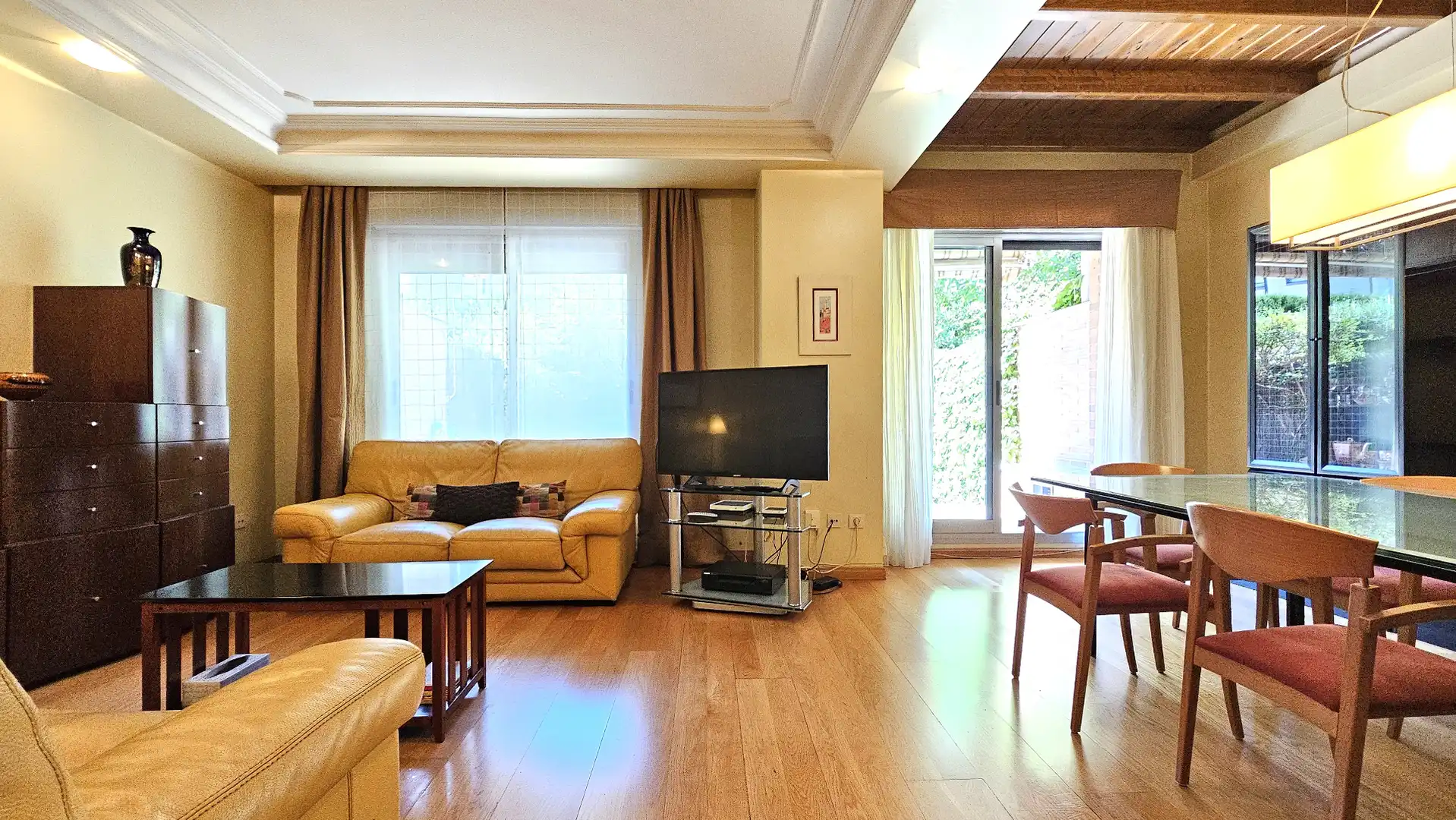 Sala de estar de Casa adosada en venta en Zaragoza con Aire acondicionado, Calefacción y Jardín privado