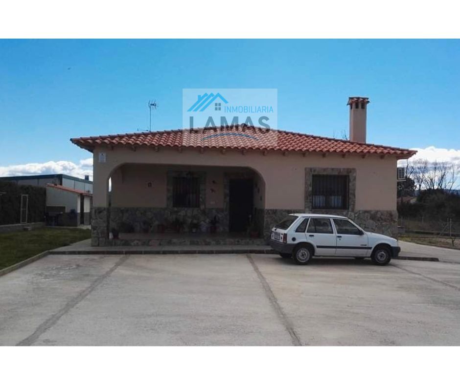 Vista exterior de Finca rústica en venda en Saucedilla amb Aire condicionat, Calefacció i Jardí privat