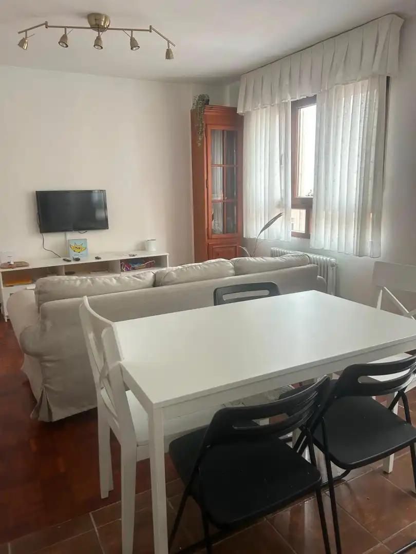 Wohnzimmer von Wohnung zur Miete in Gijón  mit Heizung, Parkett und Möbliert