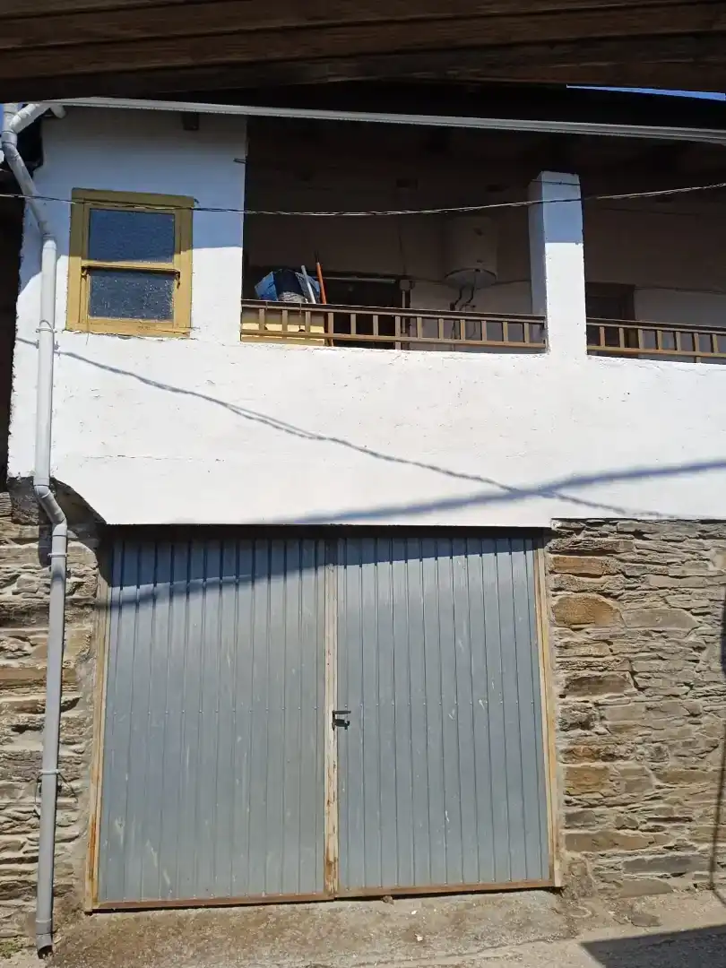 Vista exterior de Casa adosada en venda en Oencia amb Moblat, Forn i Rentadora
