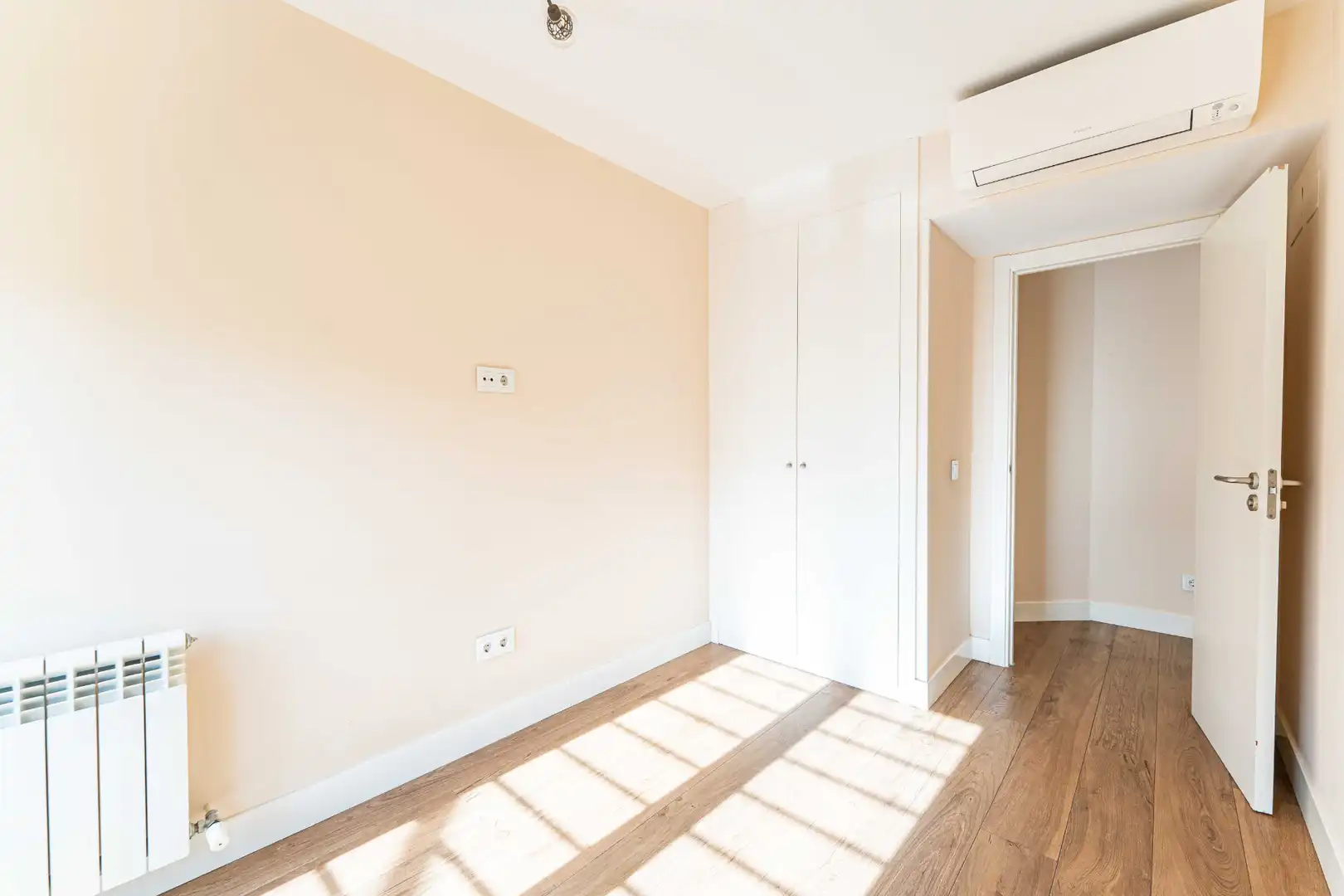 Bedroom of Ground floor for sale in Arroyomolinos (Madrid)  with Air Conditioner, Heating and Private garden