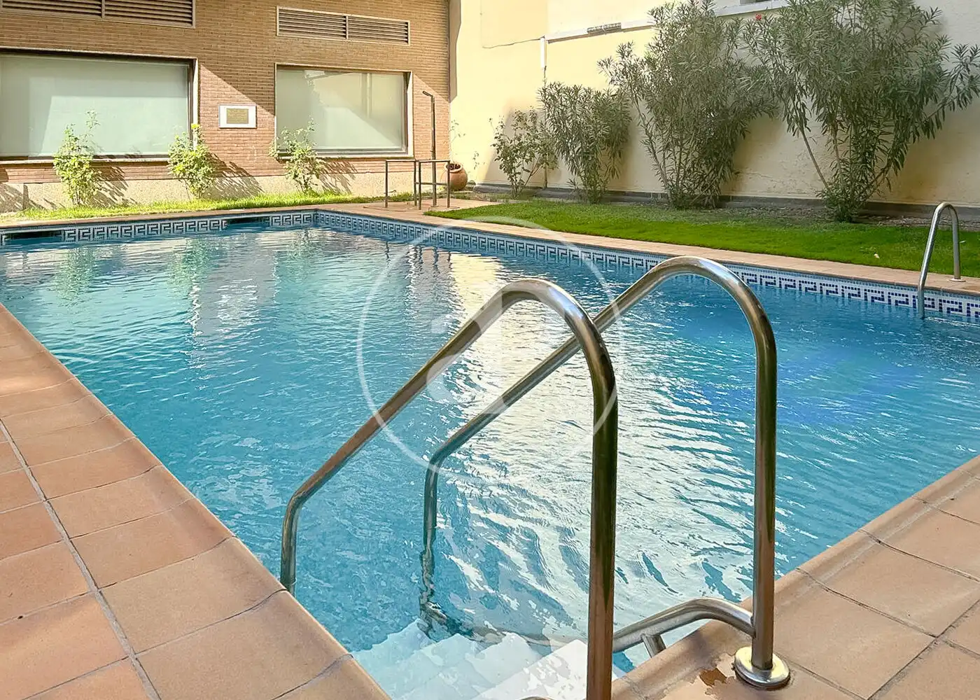 Schwimmbecken von Wohnung zur Miete in Madrid mit Klimaanlage, Heizung und Privatgarten