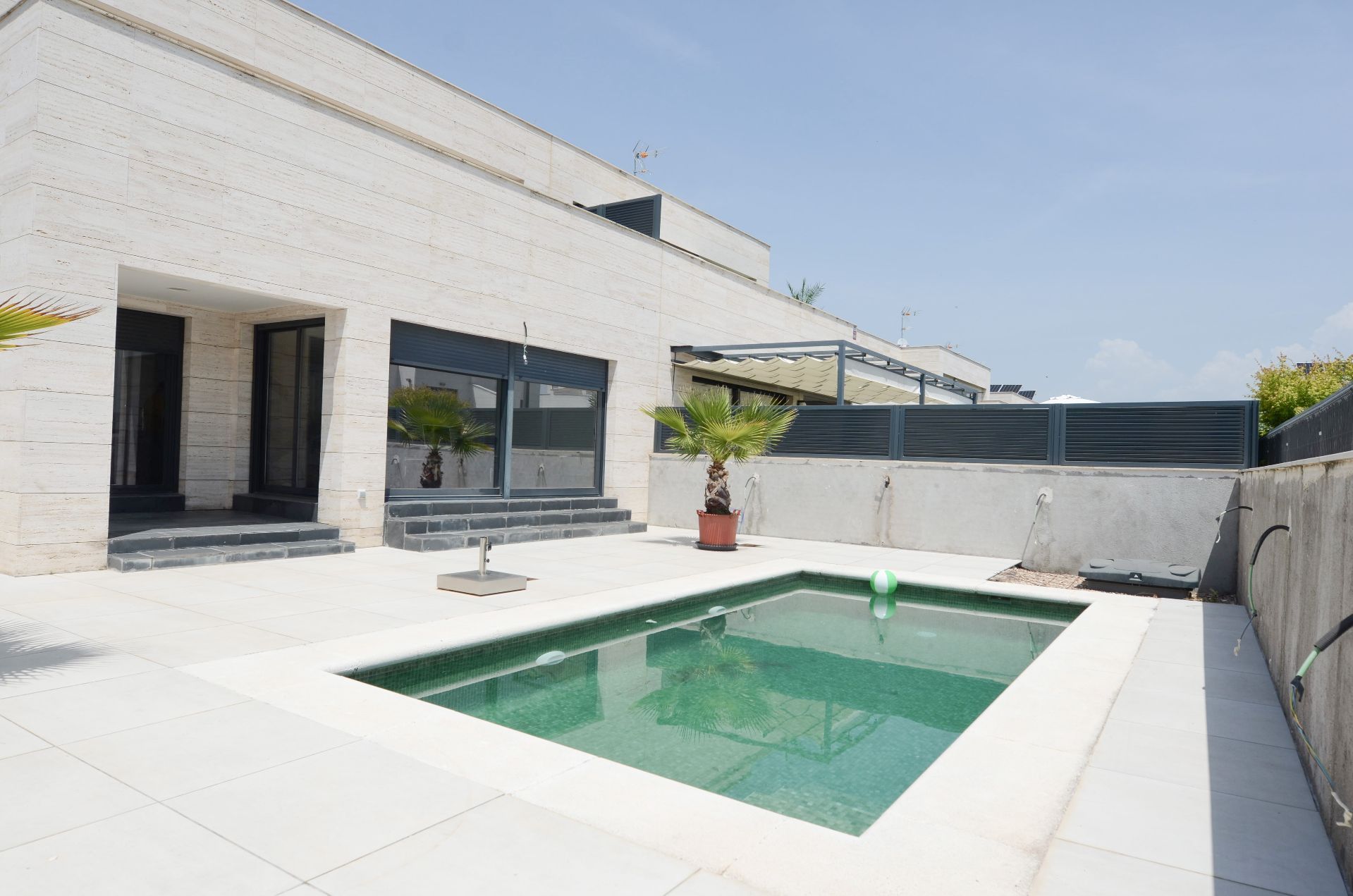 Piscina de Casa adosada en venda en Villanueva de la Cañada amb Calefacció i Piscina