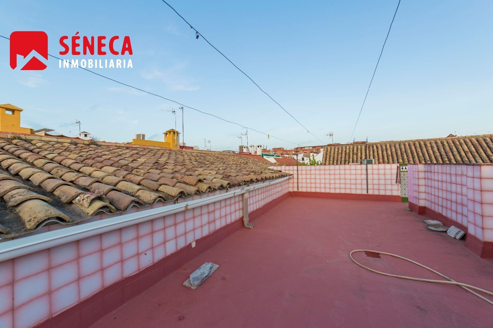 Vista exterior de Casa o xalet en venda en  Córdoba Capital amb Aire condicionat, Terrassa i Traster