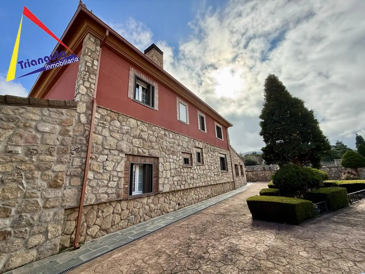 Vista exterior de Casa o chalet en venta en Otero de Herreros con Calefacción y Jardín privado