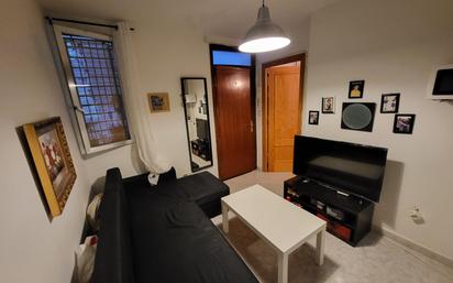 Living room of Flat for sale in  Madrid Capital  with Heating