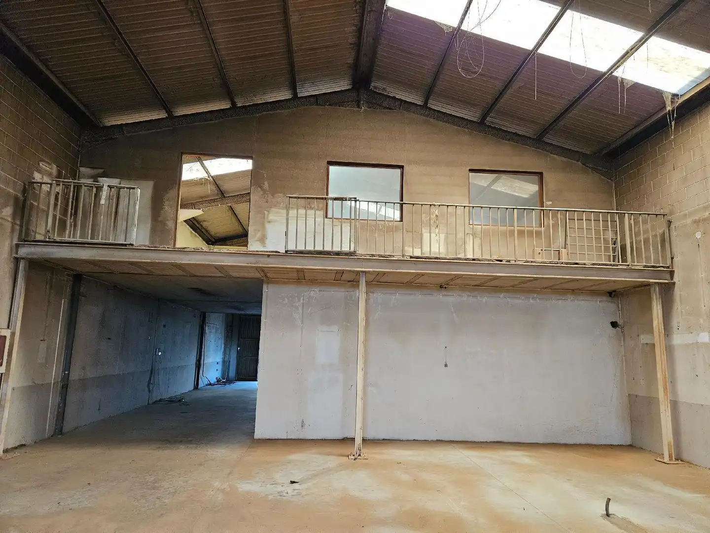 Nau industrial en venda en Almazán