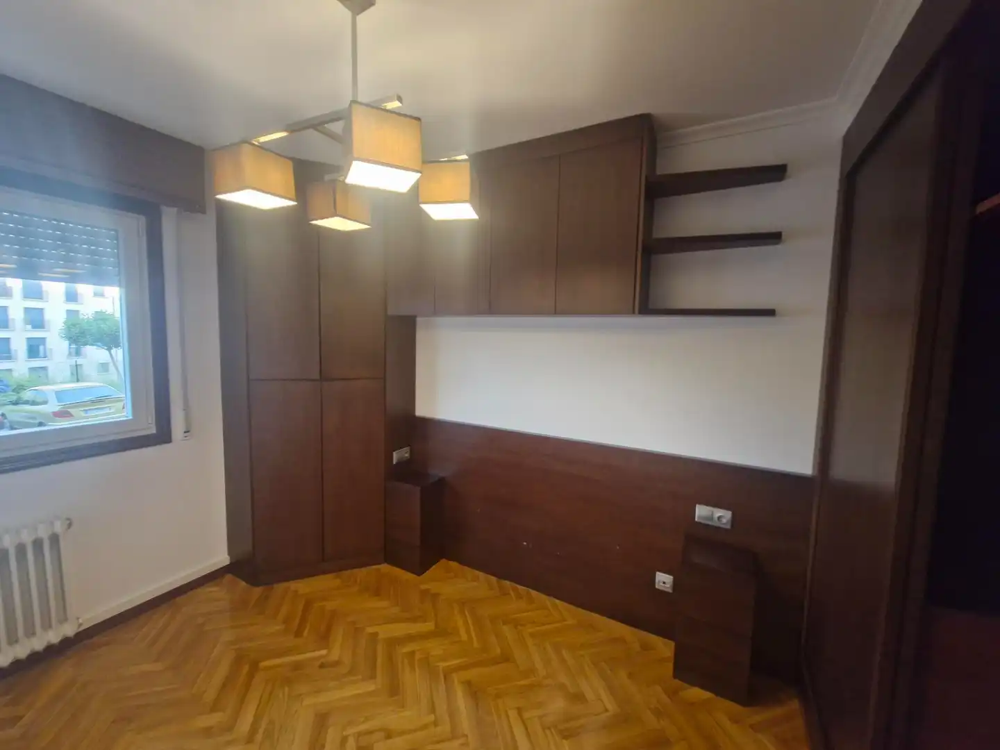 Dormitori de Pis de lloguer en Barbadás amb Calefacció, Parquet i Moblat