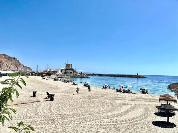 Außenansicht von Wohnungen zum Verkauf in Roquetas de Mar mit Klimaanlage, Heizung und Terrasse