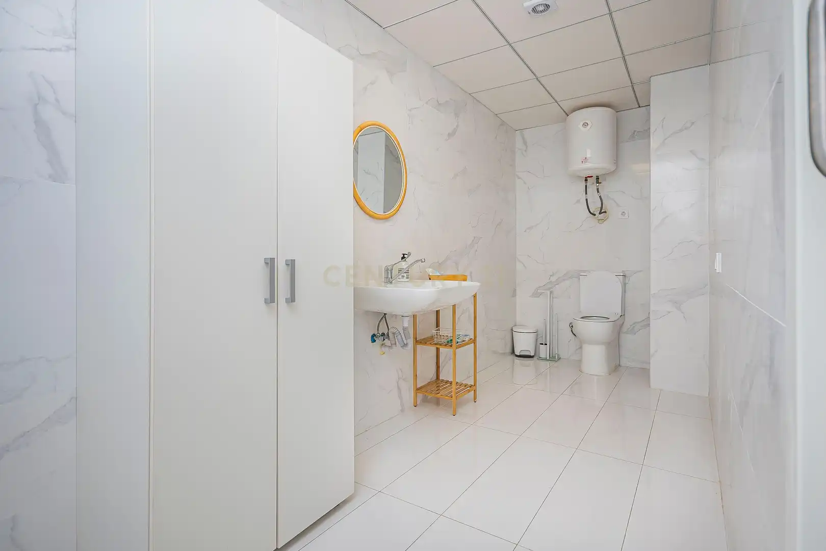 Baño de Local en traspaso en Alicante / Alacant con Aire acondicionado y Alarma