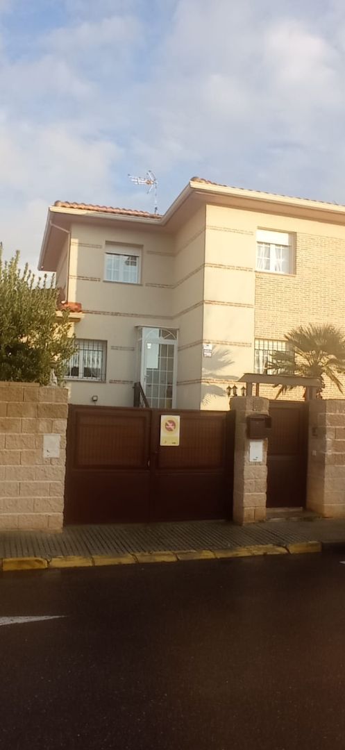 Casa adosada en venda a Cedillo del Condado