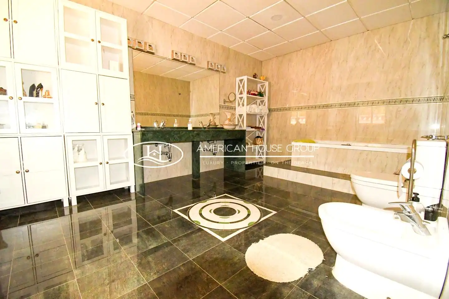 Bathroom of Houses for sale in Chiclana de la Frontera  with Air Conditioner, Heating and Private garden