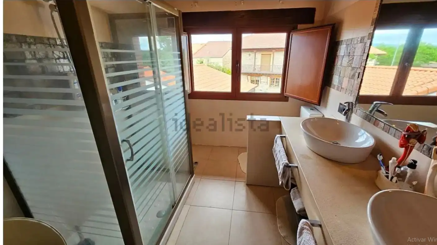 Baño de Finca rústica en venta en Medina de Pomar con Calefacción, Terraza y Trastero