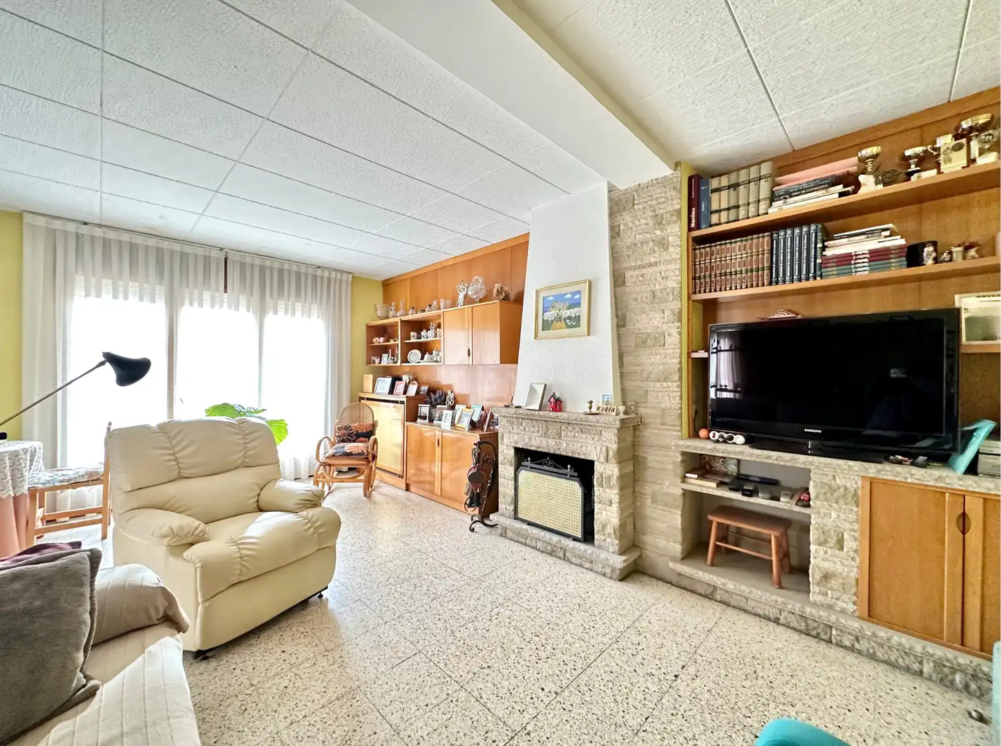 Sala de estar de Casa adosada en venta en Manlleu con Calefacción, Jardín privado y Trastero
