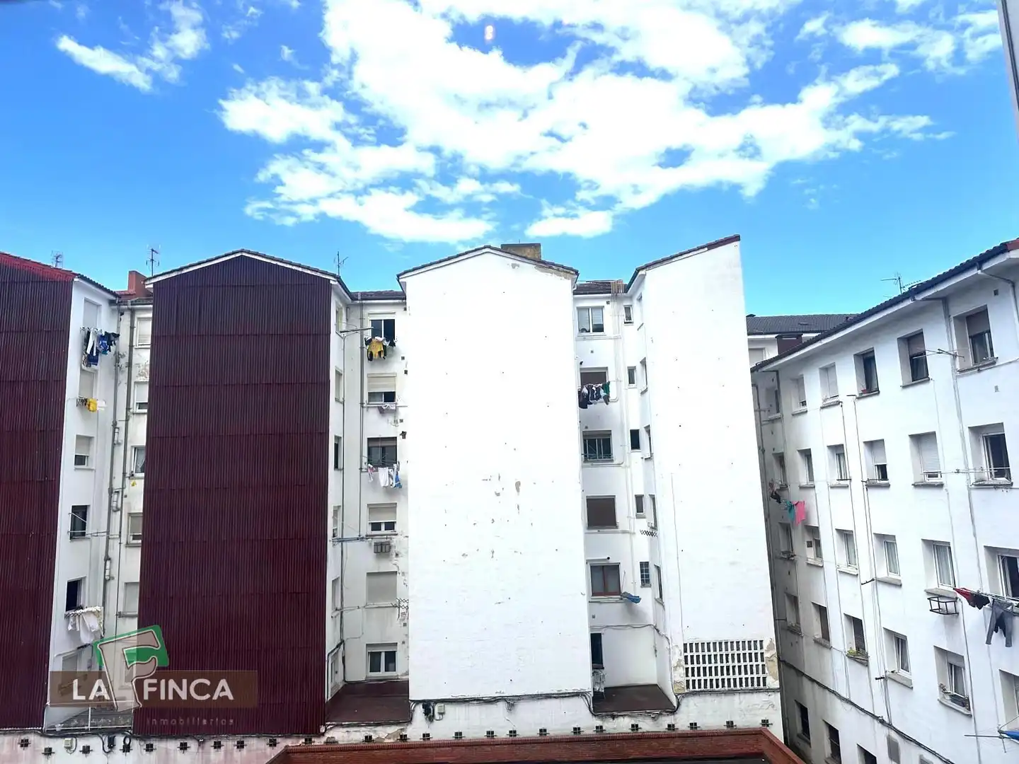 Vista exterior de Piso en venta en Oviedo  con Calefacción, Parquet y Amueblado